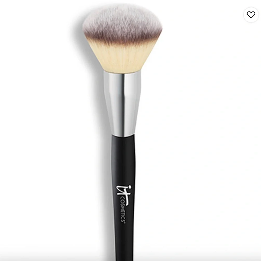 ✨ HOST PIC✨ IT Cosmetics Heavenly Luxe Jumbo Powder Brush — Ultra Plush, New
